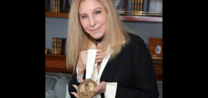 Read more about the article Barbra Streisand Receives the Justice Award Award for Women in Leadership: Ruth Bader Ginsburg